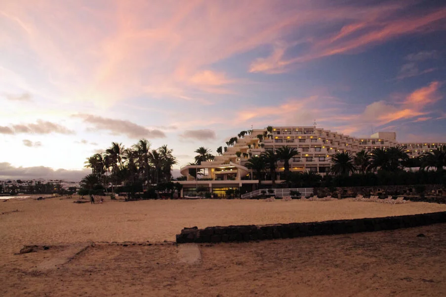 ▷ COSTA TEGUISE » Descubre Qué Ver y Hacer Visita Costa Teguise