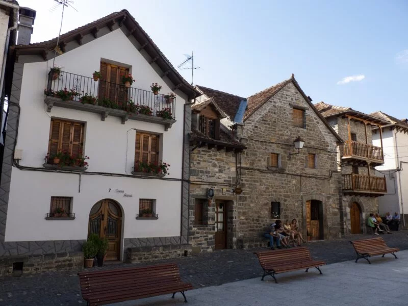 ▷ ANSÓ » Qué ver y hacer. Pueblo de gran cultura y tradición Casas de Ansó Huesca