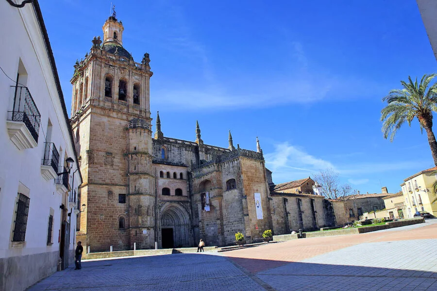 ▷ CORIA » Descubre que ver y hacer en esta villa cacereña Catedral de Santa María de la Asunción en Coria