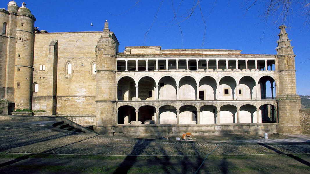 ▷ ALCÁNTARA » Qué ver y hacer. Historia y cultura. Convento de San Benito en Alcántara