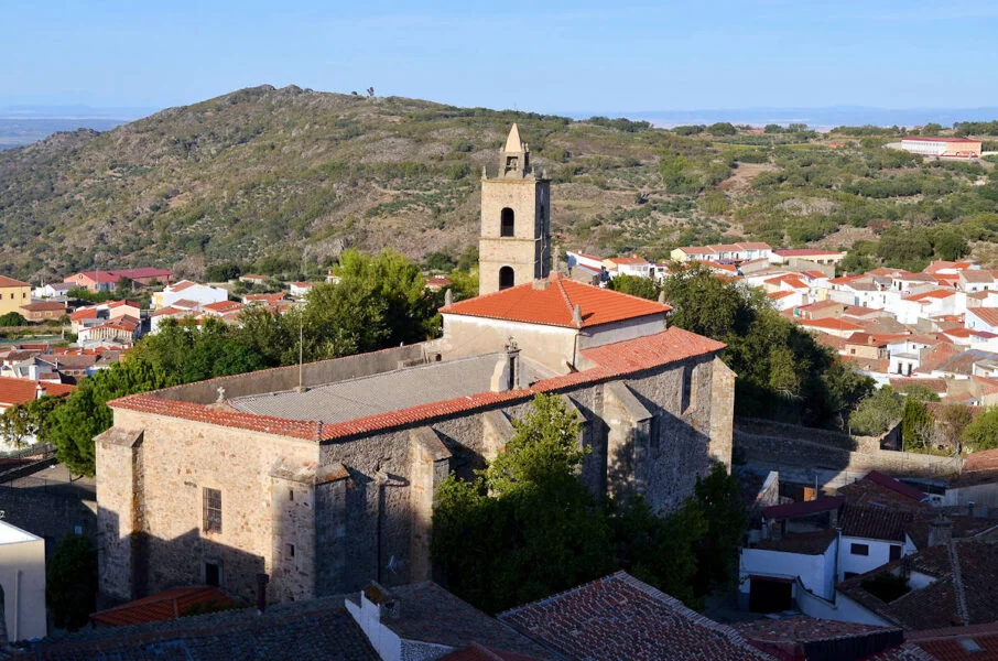▷ MONTÁNCHEZ » Qué ver y hacer. Seductora villa serrana Iglesia Parroquial de San Mateo
