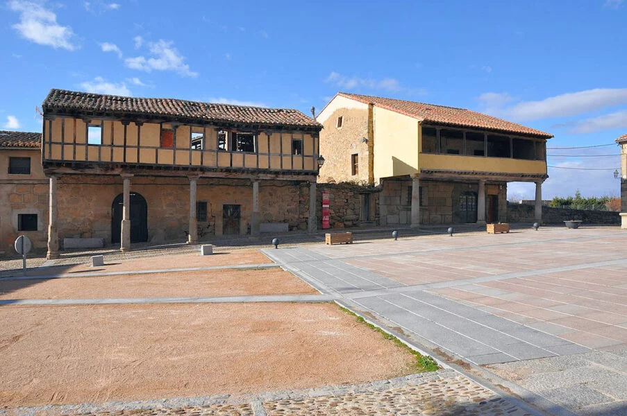 ▷ BONILLA DE LA SIERRA » Descubre qué ver y hacer Plaza Mayor de Bonilla de la Sierra