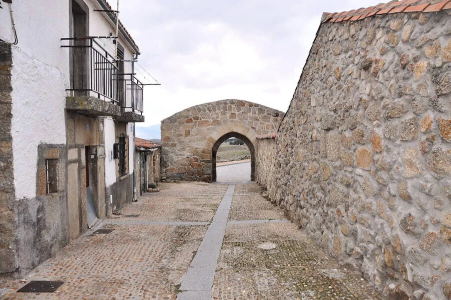 ▷ BONILLA DE LA SIERRA » Descubre qué ver y hacer Puerta de Piedrahíta