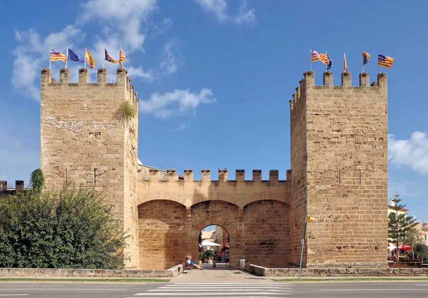 ▷ ALCÚDIA » Qué ver y hacer entre historia y esparcimiento Visita Alcúdia en Mallorca