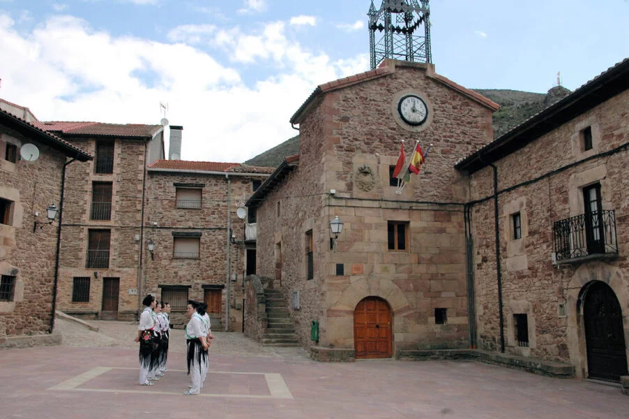 ▷ VINIEGRA DE ARRIBA » Qué ver y hacer. Poblado montañés Visita Viniegra de Arriba