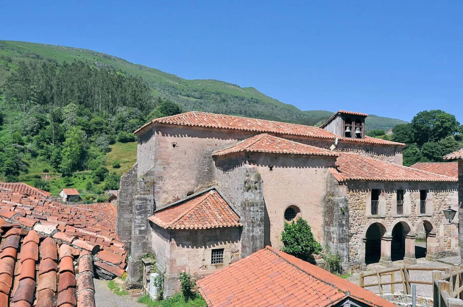 ▷ CARMONA » Qué ver y hacer. Privilegiado enclave cantábrico Casa antiguas de Carmona
