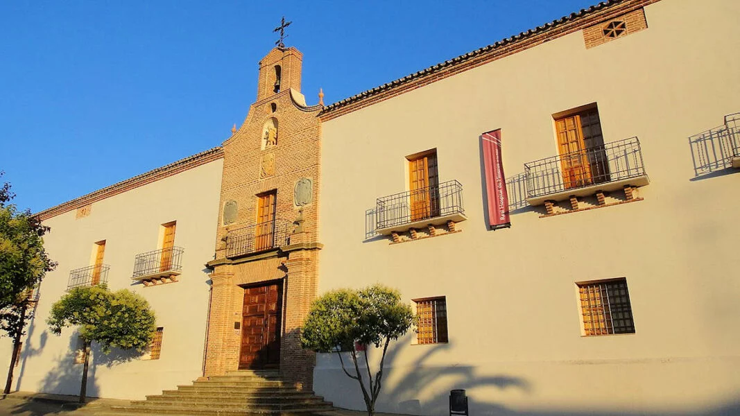 ▷ ALMADÉN » Qué ver y hacer. Característico pueblo minero Fachada del Real Hospital de Mineros de San Rafael en Almadén