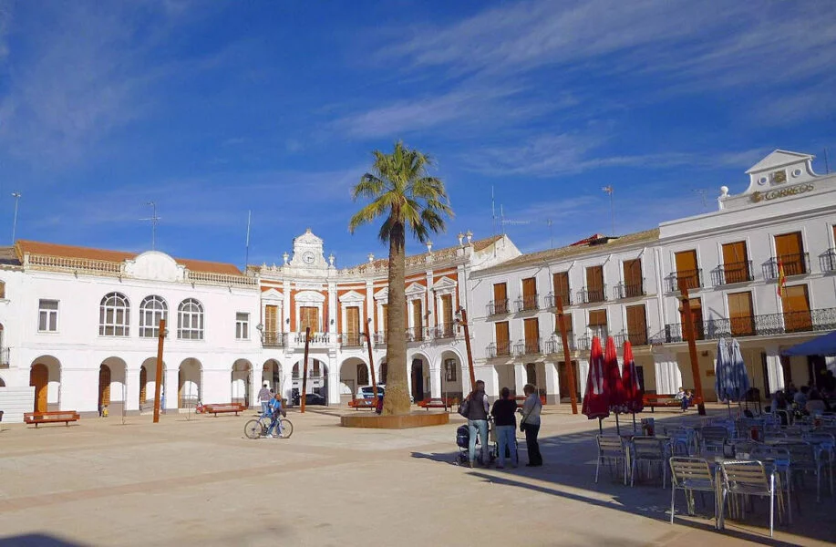 ▷ MANZANARES » Qué ver y hacer en este bello pueblo Plaza de la Constitución de Manzanares