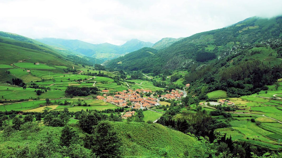 Visita Carmona en Cantabria
