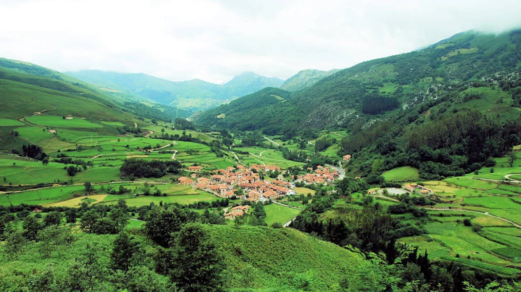 ▷ CARMONA » Qué ver y hacer. Privilegiado enclave cantábrico Visita Carmona en Cantabria