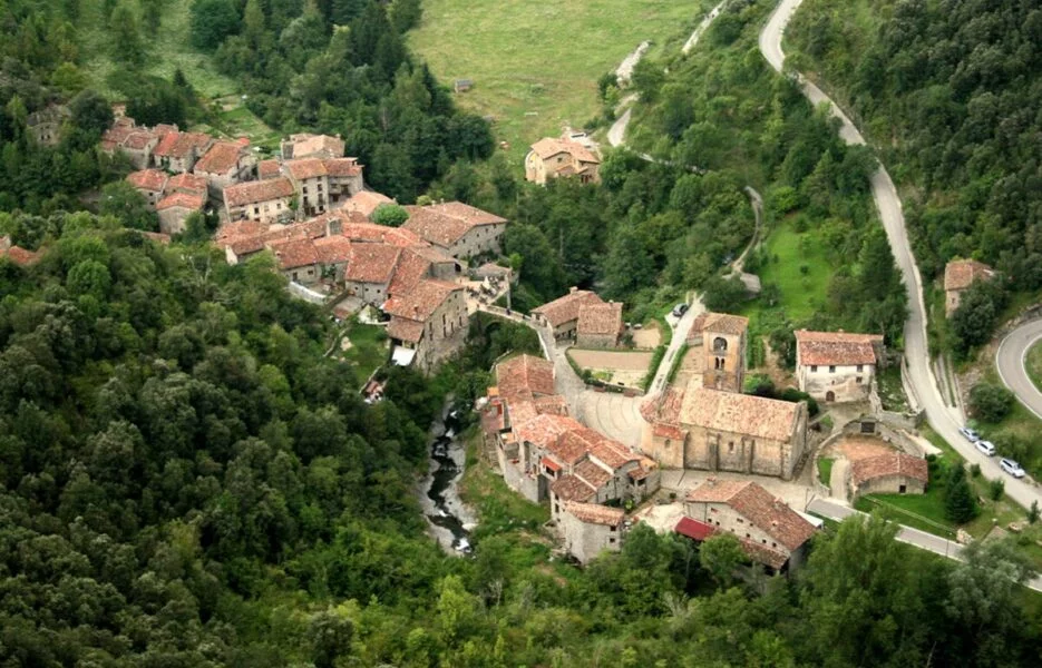 ▷ BEGET » Qué ver y hacer en esta milenaria villa catalana Beget. Girona. Paisaje urbano.