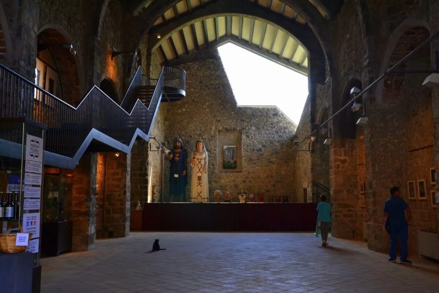 ▷ CASTELLFOLLIT DE LA ROCA » Qué ver y hacer. Guía. Centro Cultural. Castellfollit de la Roca. Girona