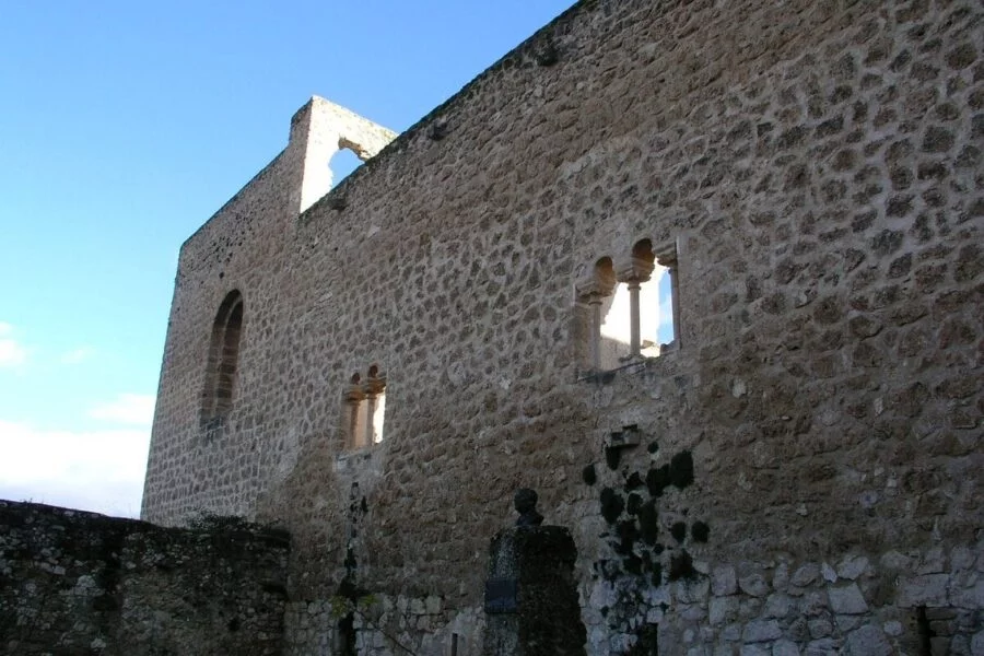 ▷ BRIHUEGA » Qué ver y hacer en el jardín de La Alcarria. Castillo de la Peña Bermeja en Brihuega