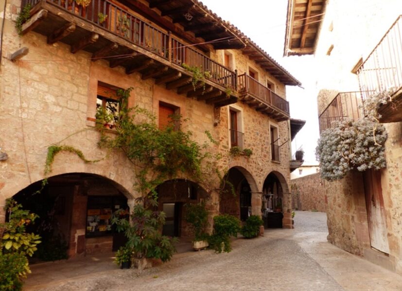 Viajar a Santa Pau, un atractivo pueblo de Girona