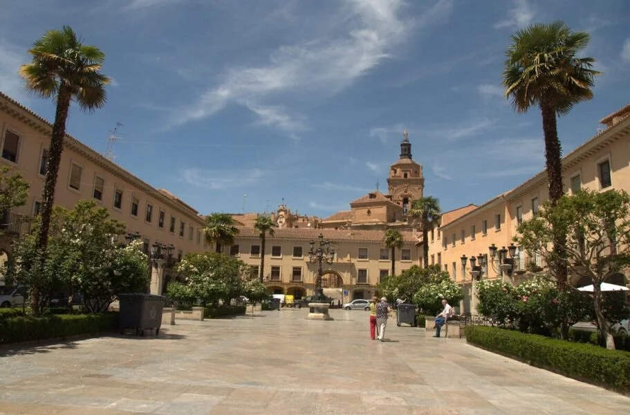 ▷ GUADIX » Qué ver y hacer en este precioso poblado Visitar la Plaza de Las Palomas en Guadix