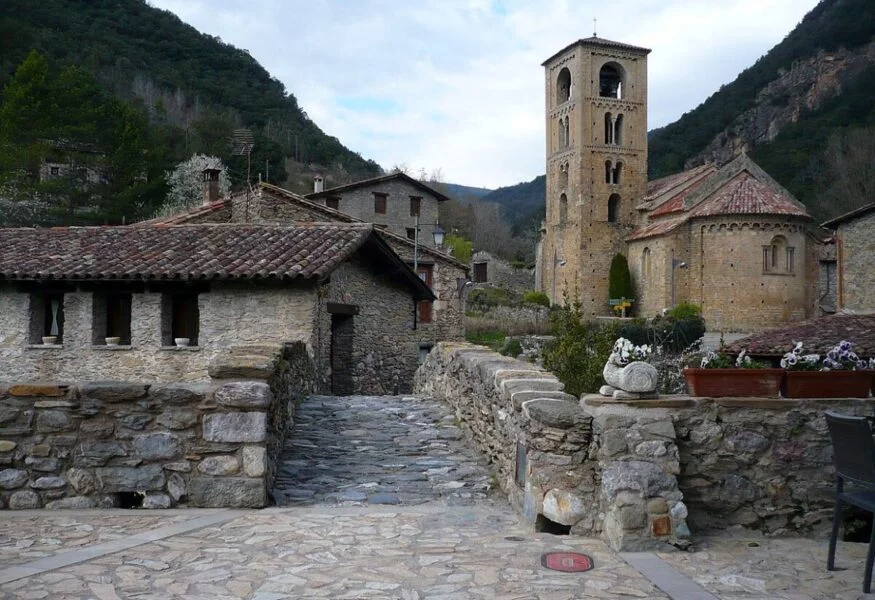 ▷ BEGET » Qué ver y hacer en esta milenaria villa catalana Vistar Beget un pueblo de Girona.