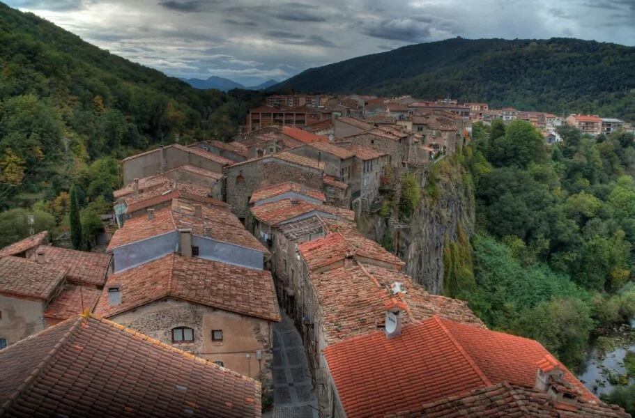 ▷ CASTELLFOLLIT DE LA ROCA » Qué ver y hacer. Guía. Visitar Castellfollit de la Roca en Girona