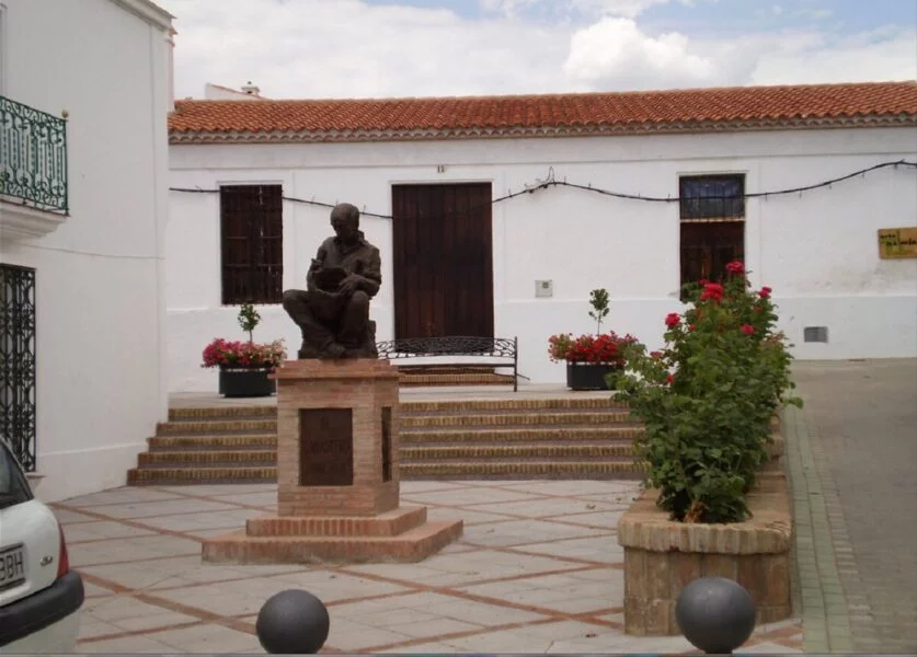 ▷ SANLÚCAR DE GUADIANA » Descubre Qué ver y hacer Monumento al canastero en la Plaza de España