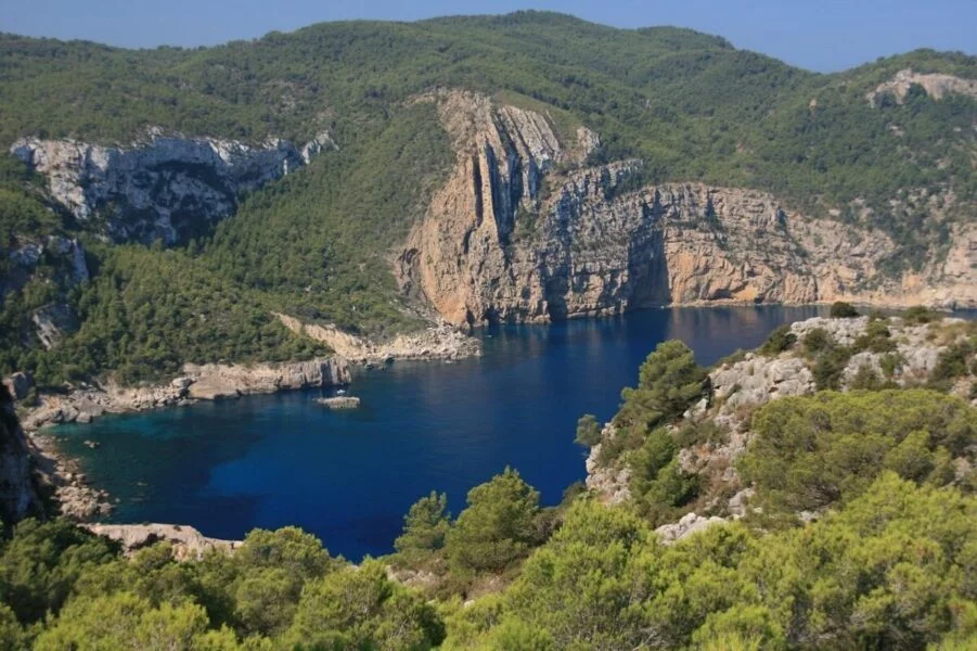 ▷ SAN MATEO » Qué ver y hacer. Mejor estilo campestre Cala Aubarca