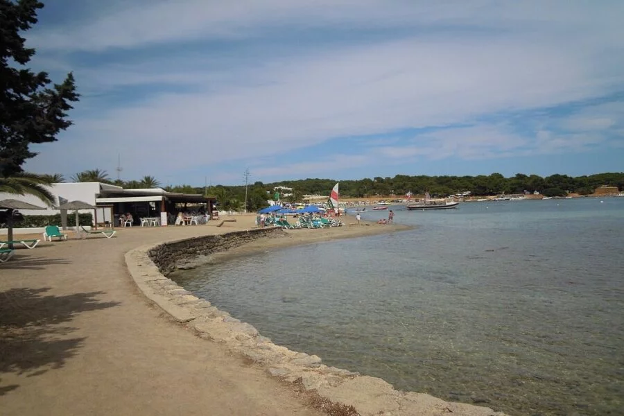 ▷ SANTA GERTRUDIS » Qué ver y hacer en este bonito pueblo Alrededores de Santa Gertrudis. Cala Marlina.