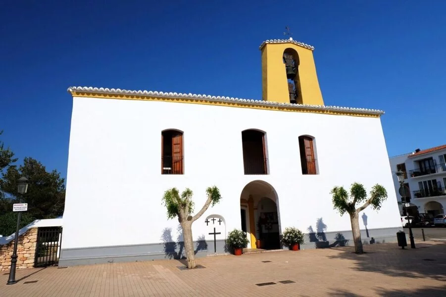 ▷ SANTA GERTRUDIS » Qué ver y hacer en este bonito pueblo Monumentos de interés. Iglesia de Santa Gertrudis de Fruitera