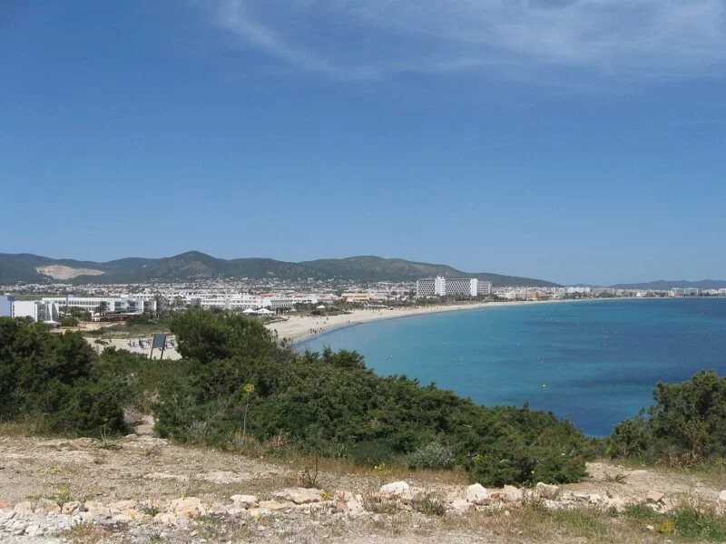 ▷ SANT JORDI » Descubre qué ver hacer en este bello destino Playa D'en Bossa en Sant Jordi