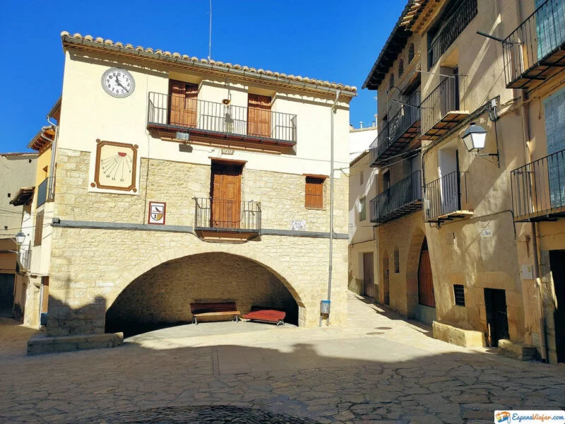▷ TODOLELLA » Qué ver y hacer en este cautivante pueblo Plaza Mayor de Todolella