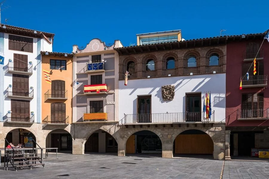▷ GRAUS » Descubre Qué Ver y Hacer en este conjunto urbano Ayuntamiento de Graus