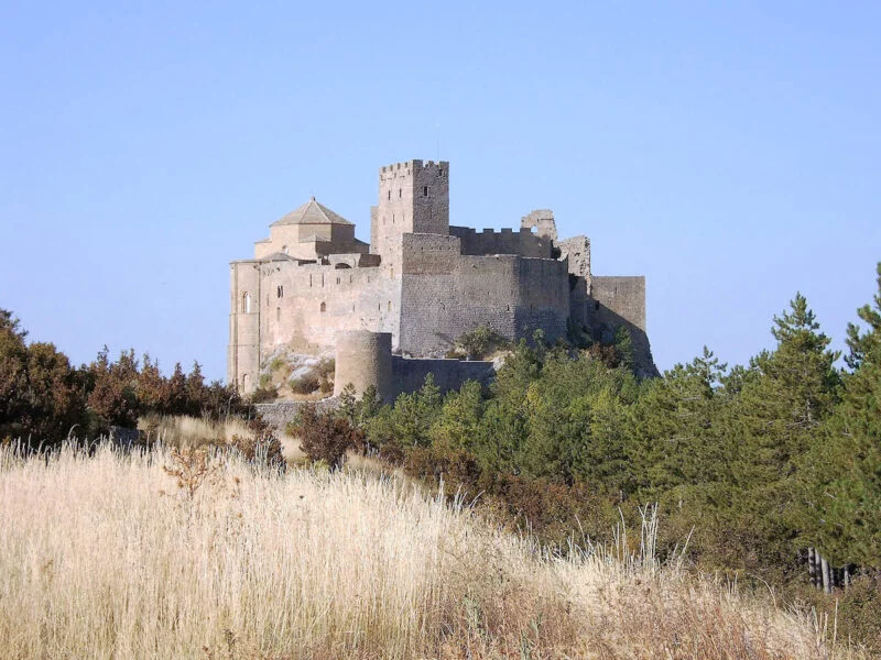 ▷ LOARRE » Qué ver y hacer en este pueblo milenario. Campos prepirenaicos alrededor de Loarre