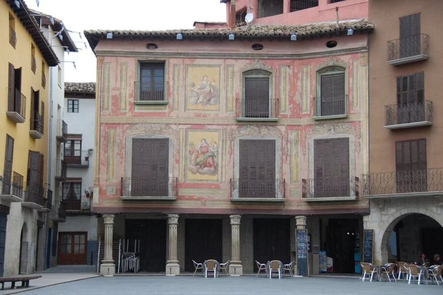 ▷ GRAUS » Descubre Qué Ver y Hacer en este conjunto urbano La Casa Barón en Graus