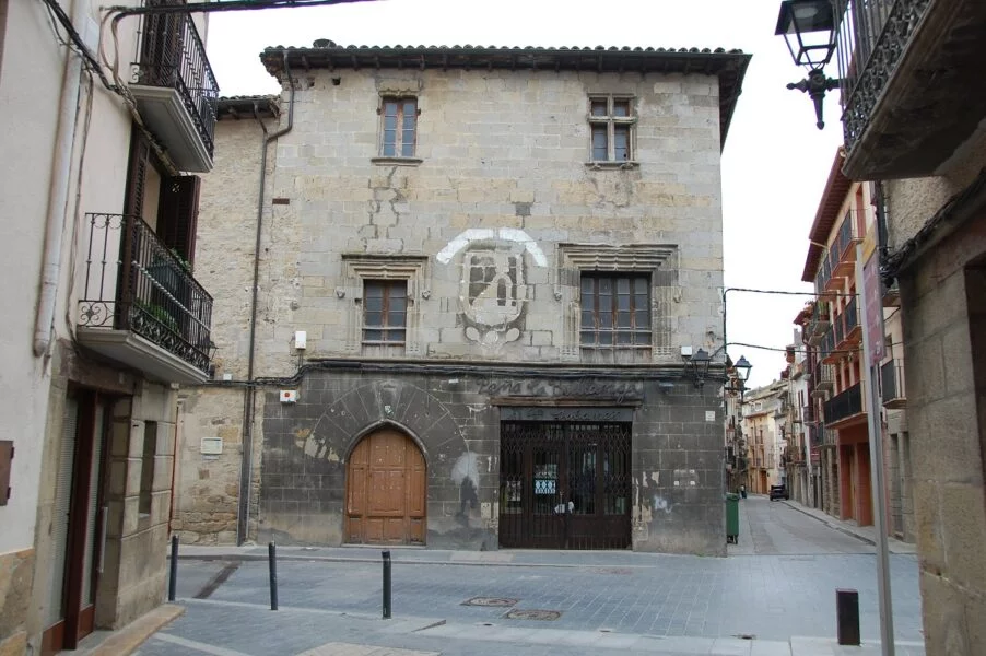 ▷ GRAUS » Descubre Qué Ver y Hacer en este conjunto urbano Palacio Mur en Graus