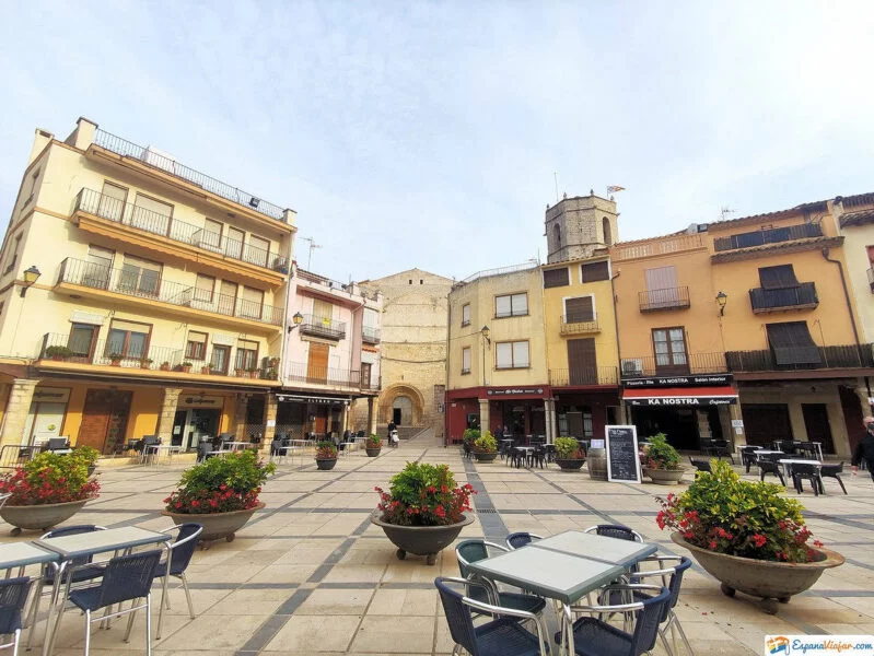 ▷ SANT MATEU » Qué ver y hacer entre almendros y olivos Plaza Mayor de Sant Mateu