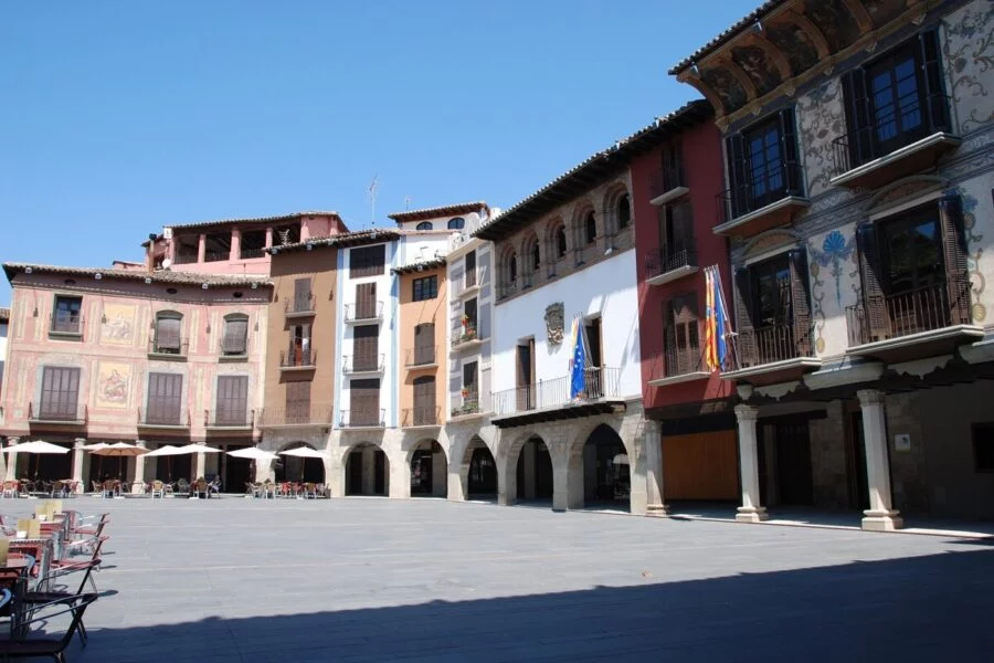▷ GRAUS » Descubre Qué Ver y Hacer en este conjunto urbano Visitar Graus. Plaza Mayor