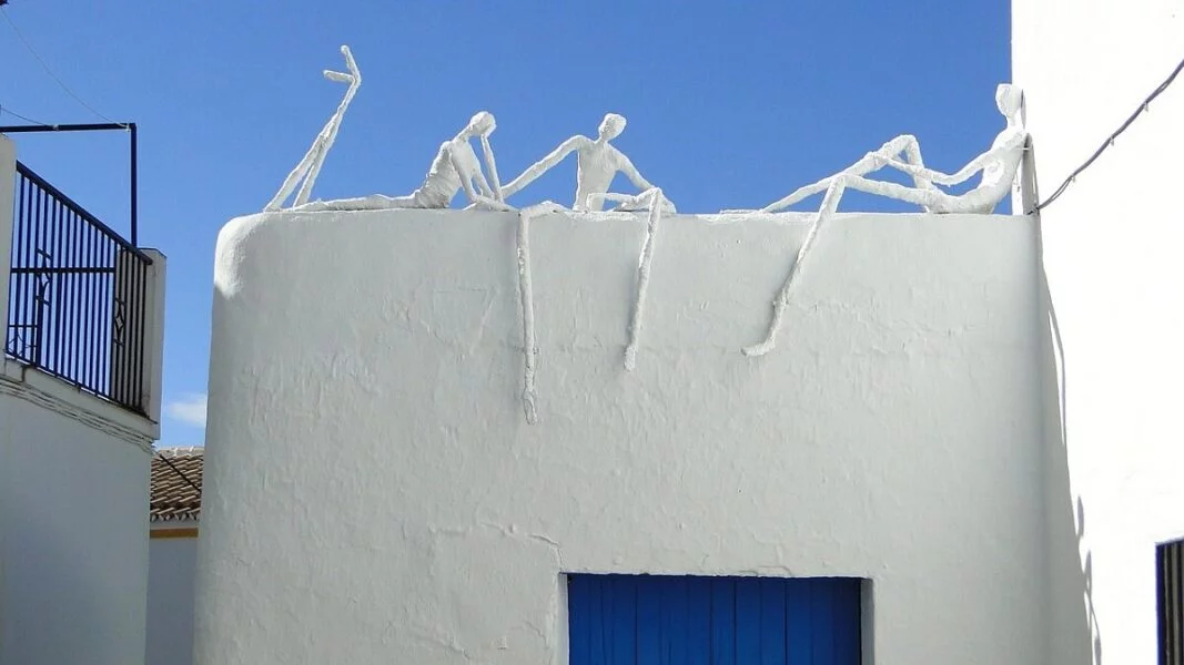 ▷ GENALGUACIL » Qué ver y hacer en este pintoresco pueblo. Arte urbano en Genalguacil