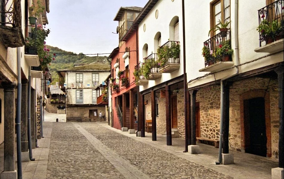 ▷ MOLINASECA » Qué ver y hacer. Pueblo de peregrinos. Calles de Molinaseca
