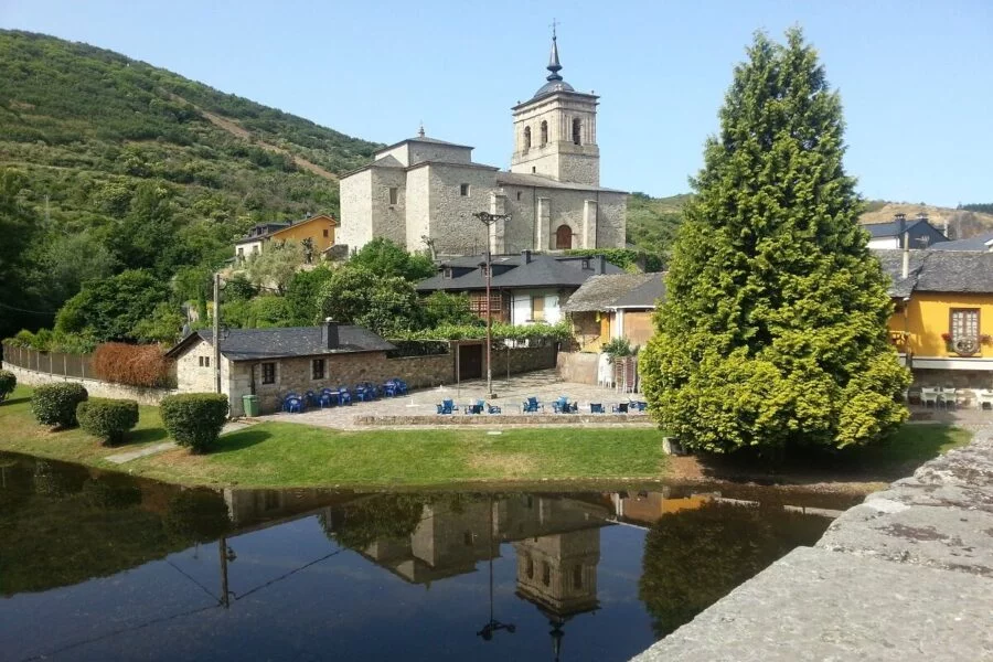▷ MOLINASECA » Qué ver y hacer. Pueblo de peregrinos. Iglesia San Nicolás de Bari en Molinaseca