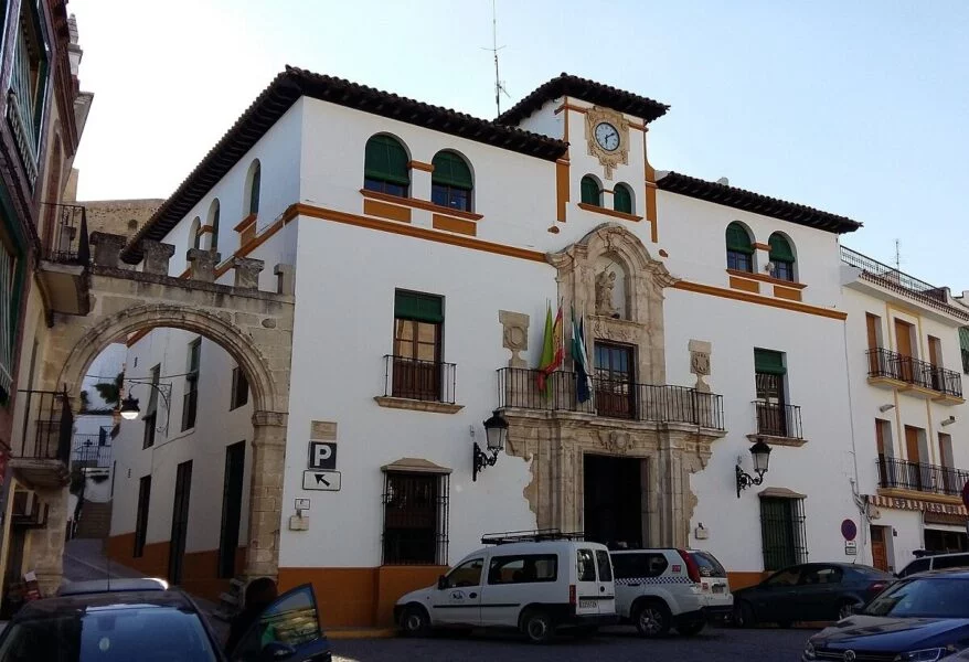 ▷ ALCAUDETE » Qué ver y hacer en este bonito pueblo de Jaén Casa Consistorial y Arco de la Villa en Alcaudete