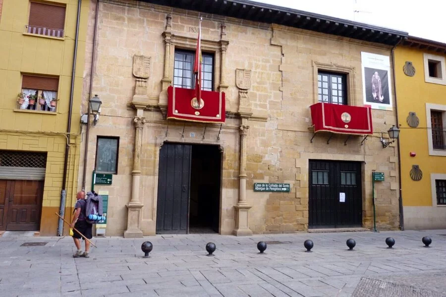 ▷ SANTO DOMINGO DE LA CALZADA » Qué Ver y Hacer. Cofradía del Santo Albergue de Peregrinos