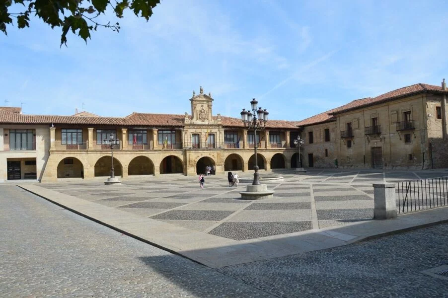 ▷ SANTO DOMINGO DE LA CALZADA » Qué Ver y Hacer. Plaza España de Santo Domingo de la Calzada