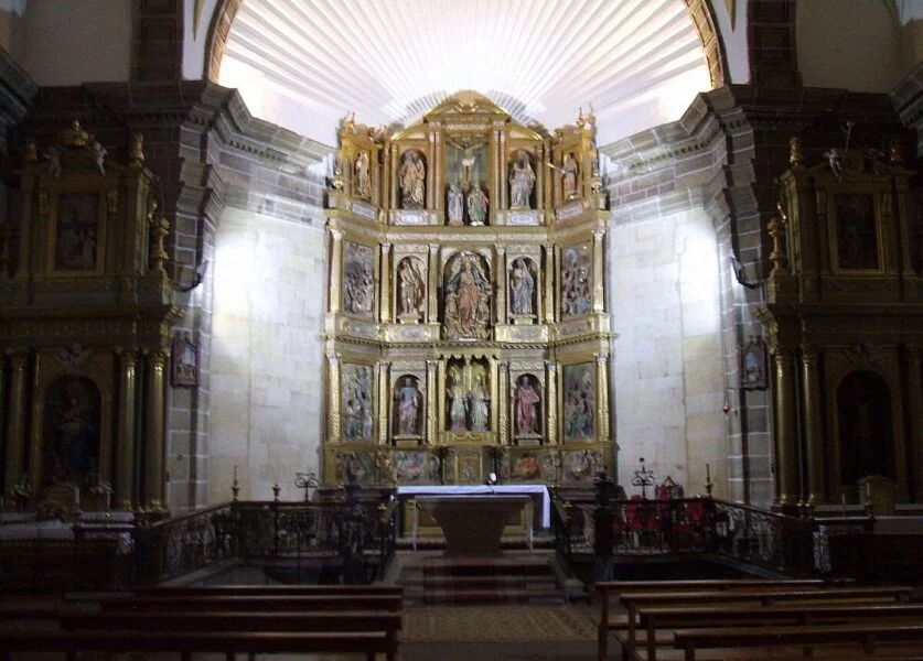 ▷ BRIÑAS » Qué ver y hacer. Viñedos a orillas del Ebro Retablo en la Iglesia de Nuestra Señora de la Asunción