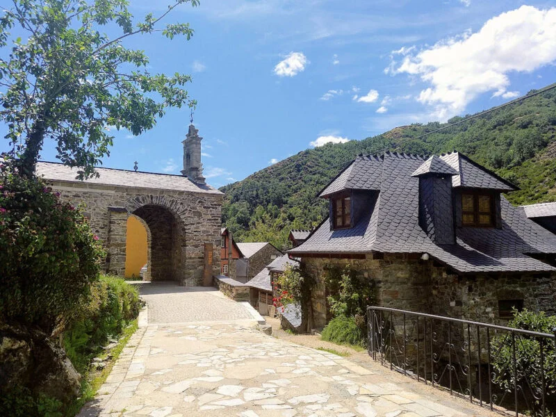 ▷ COLINAS DEL CAMPO DE MARTÍN MORO TOLEDANO » Guía Arco de la Ermita del Santo Cristo