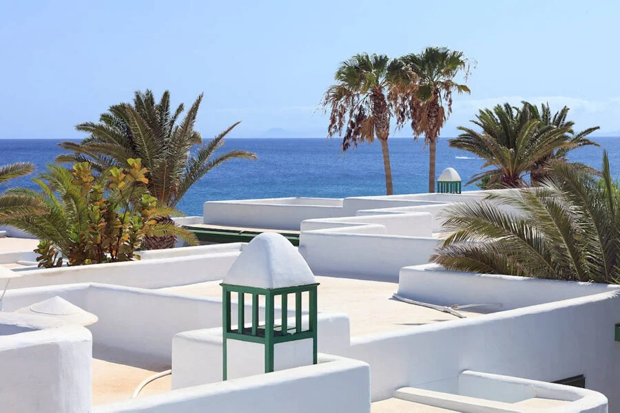 ▷ TÍAS » Qué ver y hacer en este vibrante pueblo lanzaroteño Avenida de las Playas en Tías