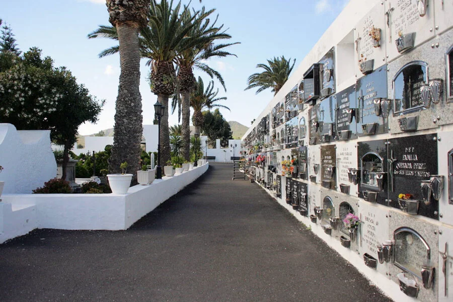 ▷ HARÍA » Qué ver y hacer en el Valle de las Mil Palmeras Cementerio de Haría