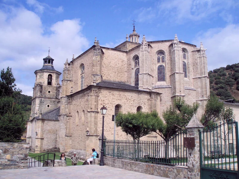 ▷ VILLAFRANCA DEL BIERZO » Descubre Qué Ver y Hacer. Colegiata de Santa María de Villafranca del Bierzo