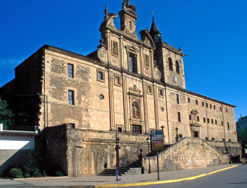 ▷ VILLAFRANCA DEL BIERZO » Descubre Qué Ver y Hacer. Iglesia- Convento San Nicolás El Real