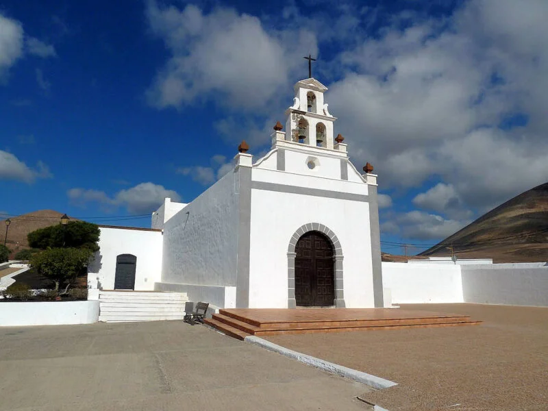 ▷ TÍAS » Qué ver y hacer en este vibrante pueblo lanzaroteño Iglesia Nuestra Señora de La Candelaria en Tías