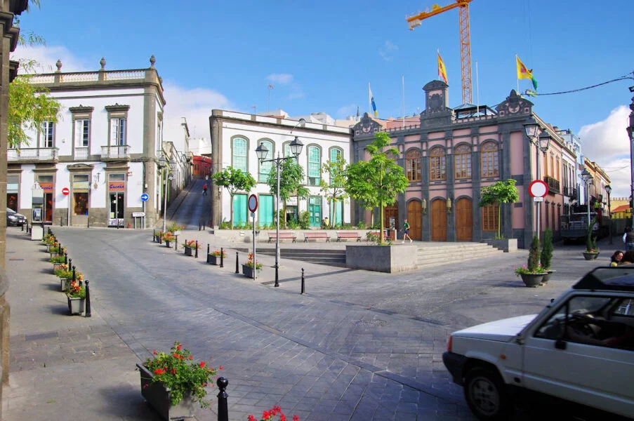 ▷ ARUCAS » Qué ver y hacer en la Ciudad de las Flores. Plaza de la Constitución en Arucas