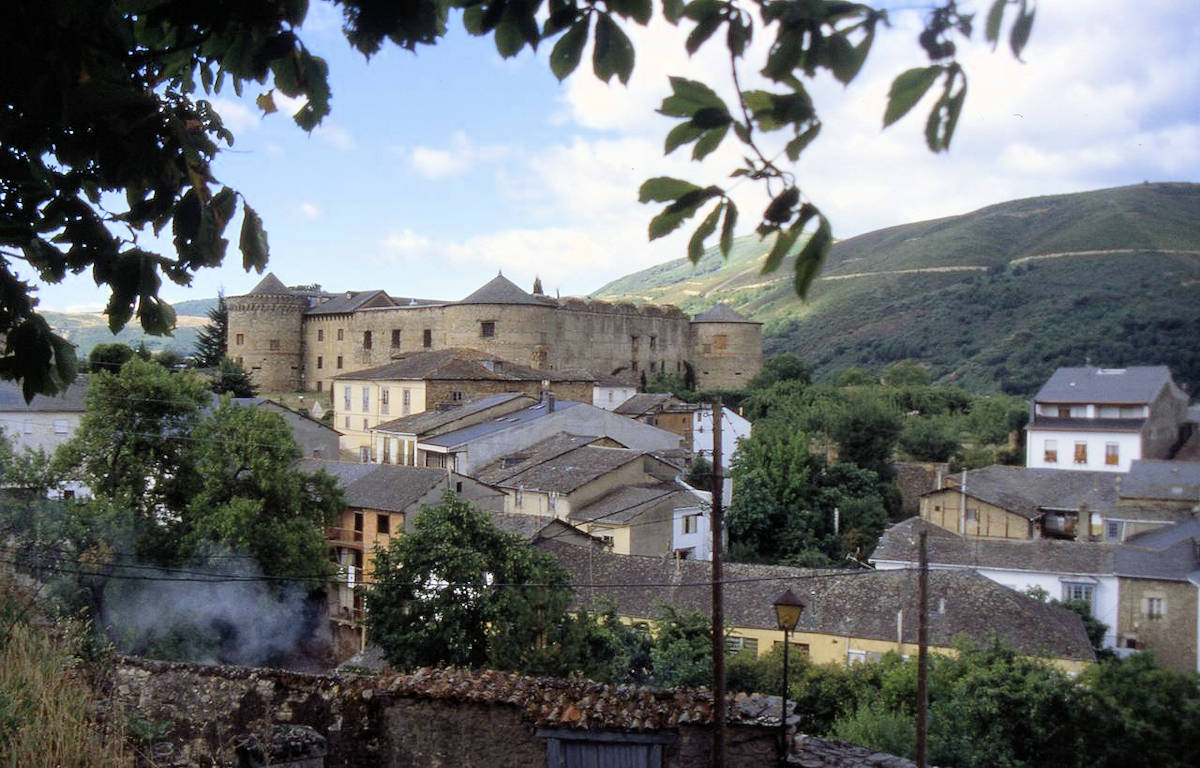 VILLAFRANCA DEL BIERZO » Descubre Qué Ver y Hacer.
