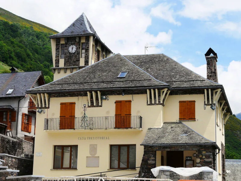 ▷ CANEJAN » Qué ver y hacer en este pueblo del Valle de Arán Casa Consistorial de Canejan
