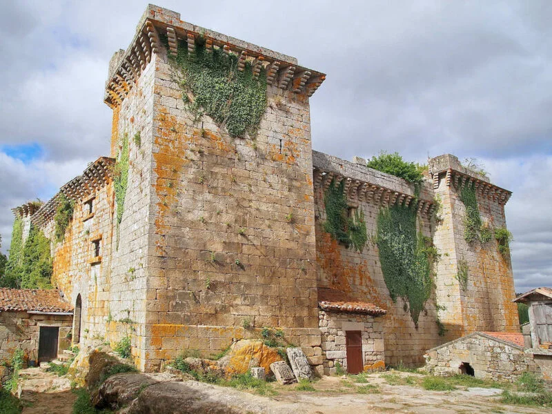 ▷ PALAS DE REY » Qué ver y hacer en este rincón gallego Castillo de Pambre